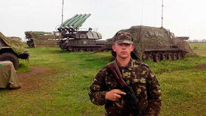 Lính Ukraine bị 'ném đá' vì chụp ảnh với hệ thống BUK