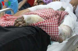 Hai mẹ con bị tạt xăng đốt trong đêm