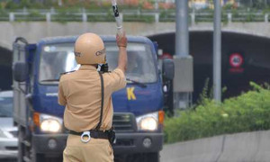 Tràn lan những 'lá bùa' đối phó súng bắn tốc độ của CSGT