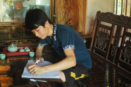 Cảm phục nghị lực chàng trai bại liệt đậu thủ khoa đại học