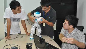 16 đội lọt vào vòng 2 cuộc thi viết ứng dụng trên robot
