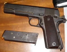 Hai 'trùm' giang hồ đất Bắc dí súng, chém người giữa Sài Gòn