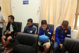 Cha già nặng bệnh vì con bán độ