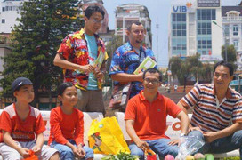 'Cha con hợp sức' bị so sánh với 'Bố ơi mình đi đâu'