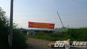 Chặn cổng nhà máy gây ô nhiễm, người dân bị côn đồ tấn công