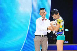 Đội Đoan Trang học Yến Trang mang cún 'dụ dỗ' thí sinh