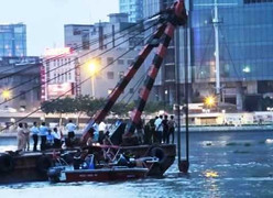 Hé lộ nguyên nhân xà lan gần 100 tấn chìm trên sông Sài Gòn