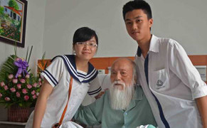 Thủ khoa, á khoa học cùng một lớp