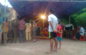 Chém chết mẹ và vợ rồi giấu xác vào xó bếp