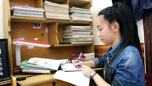 Thủ khoa mắc bệnh tim dạy thêm hè đóng học phí