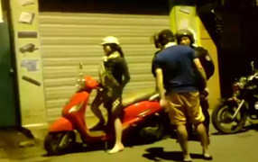 Clip: Nam thanh niên thách cảnh sát cơ động giữ xe bạn gái