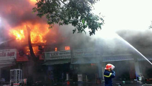 Cháy ngút trời ở trung tâm thành phố Buôn Ma Thuột