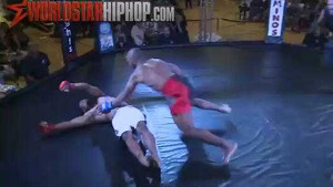 Clip: Kinh hoàng võ sĩ hạ đối thủ sau 3 giây