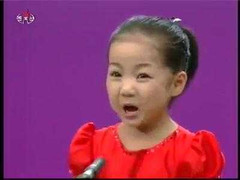Clip bé gái Triều Tiên hát đầy biểu cảm gây sốt