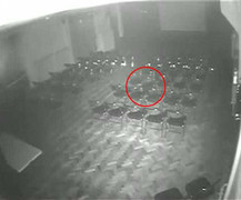 Bí ẩn chiếc ghế tự đổ trong đêm