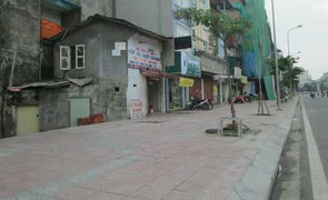 Thức đêm 'canh' phố đắt nhất hành tinh chờ ngày bàn giao