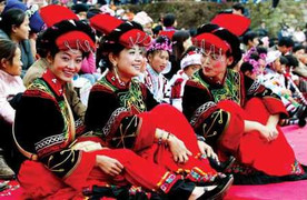 Kỳ lạ lễ hội sờ ngực gái chưa chồng trong tháng cô hồn