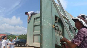 Thứ trưởng chỉ đạo 'gọt' xe cơi nới tại hiện trường