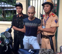 Thanh niên mang ma túy, đạp cảnh sát chạy trốn