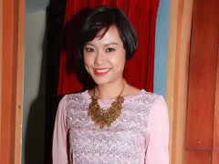 Hồng Ánh chung tay nấu ăn giúp bệnh nhân nghèo