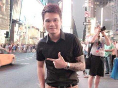 Khắc Việt mạnh tay mua sắm ở New York