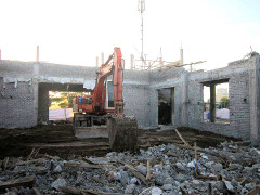 Thái Bình: Vừa thi công xong, hội trường UBND xã đổ sập