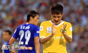 Công Vinh chờ hợp đồng 6 tỷ