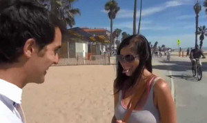 Màn ảo thuật khiến cô gái nào cũng tự nguyện hôn bạn