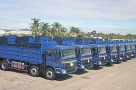 Ôtô tràn sân: DN không được bán, khách không được mua