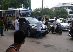 Tài xế bị giết chết trong xe giữa Hà Nội: Đâm thuê, chém mướn