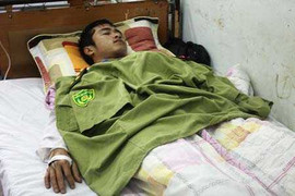 Hạt phó kiểm lâm bị đánh bất tỉnh bên vệ đường