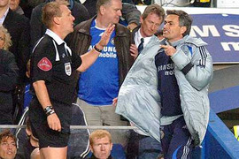 Mourinho bị tố là kẻ hai mặt