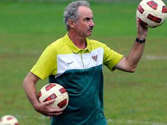 HLV Riedl: Tuyển Việt Nam rất khó chơi