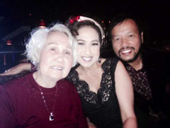 Ý Lan hát cùng mẹ Thái Thanh trong lễ mừng thọ