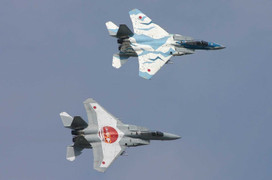 Nhật điều F-15 áp sát máy bay tuần tra Trung Quốc