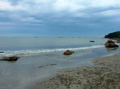 Dùng tấm xốp làm phao, 3 học sinh chết đuối