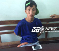 Cướp điện thoại nữ sinh trong quán phở