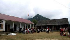 Phó chủ tịch xã 'vây ráp' đòi xử phóng viên