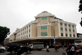 Tràng Tiền Plaza, canh bạc của bố chồng Hà Tăng hay thị trường?