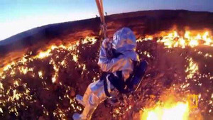 Thót tim xem nhà khoa học thám hiểm 'cổng địa ngục'