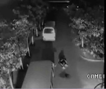 Clip: Thanh niên chạy mưa bị sét đánh 2 lần không chết