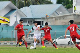 Clip: U19 Việt Nam đập nhả tiki-taka làm hoa mắt đối thủ