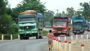 Tinh thần Bộ trưởng Thăng giúp công an 'xử' xe quá tải