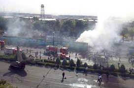 Video: Máy bay Iran lao xuống khu dân cư, 40 người thiệt mạng