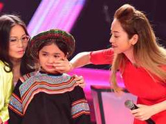 Clip Thiện Nhân hát liên khúc 'Hành trình trống cơm'