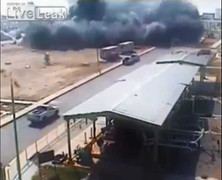 Kinh hoàng nhà máy xăng phát nổ rung chuyển một vùng