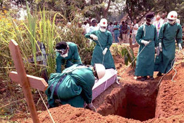 Những đau đớn kinh hoàng ghi từ tâm dịch Ebola