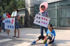 Sinh viên Trung Quốc tẩy chay học giới tính từ phim 'đen'