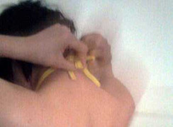 Thiếu nữ nhục nhã cởi quần áo để bạn trai quay clip