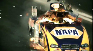 Clip: Những pha bốc cháy kinh hoàng trên đường đua ôtô